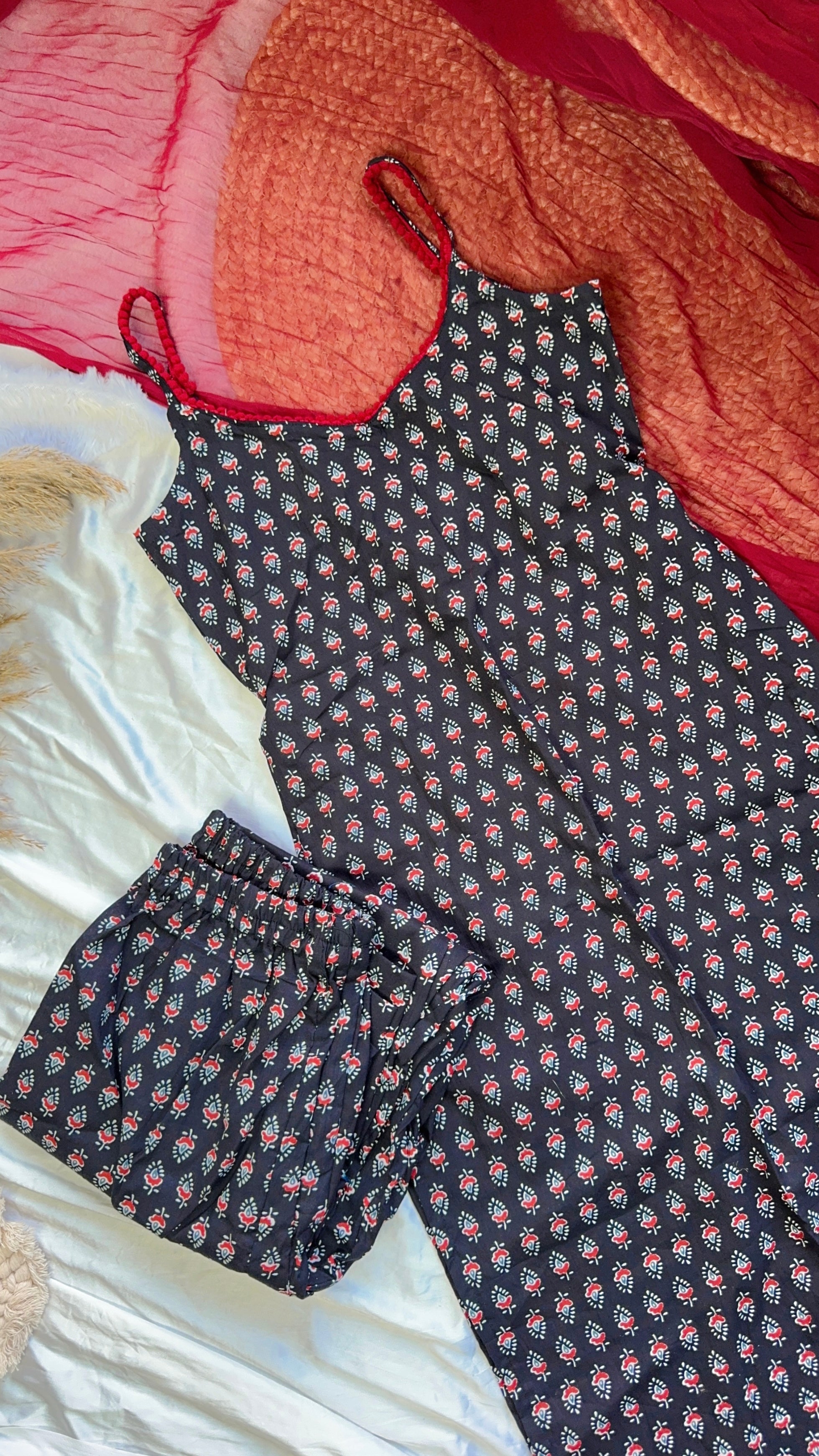 black gamthi suit set