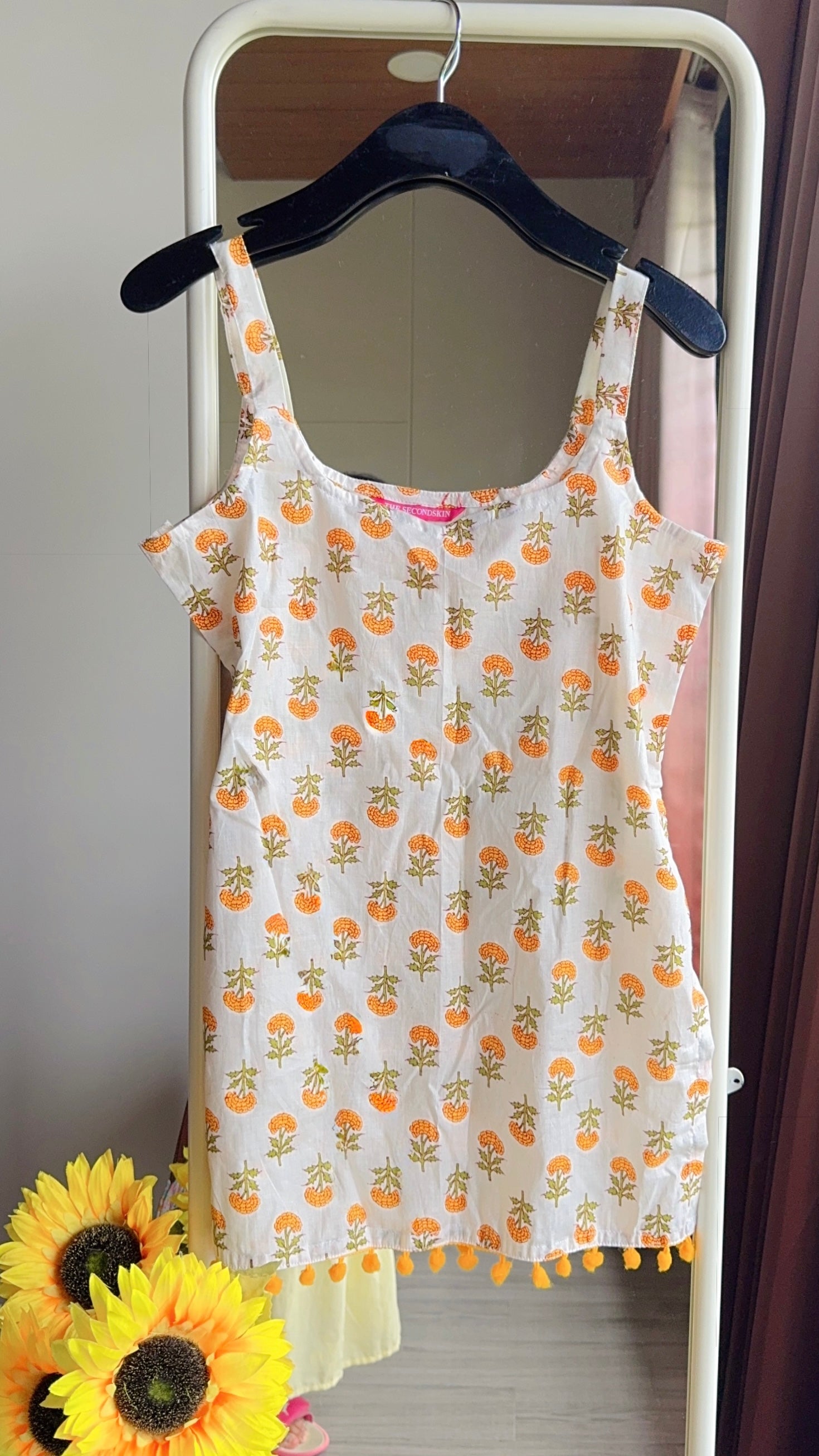 white yellow marigold shortie