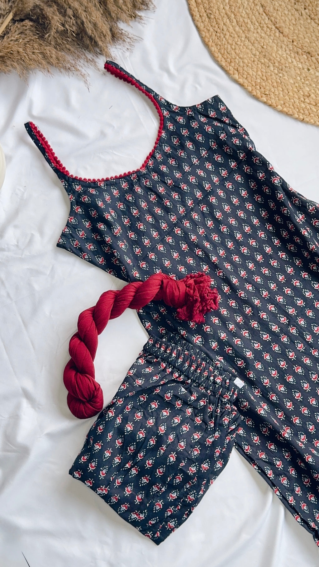 black gamthi suit set